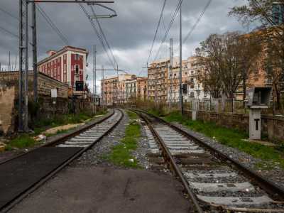 ...quelli sui quali sfrecciano i treni delle Ferrovie Sud-Est